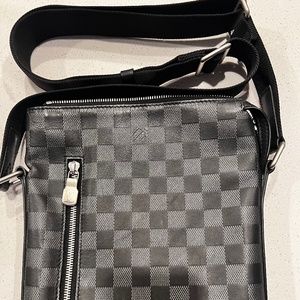 LV Discovery messenger bag